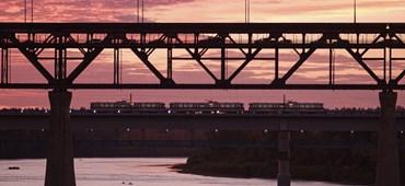Light Rail Transport Sunset ETS ©Telles Daniel